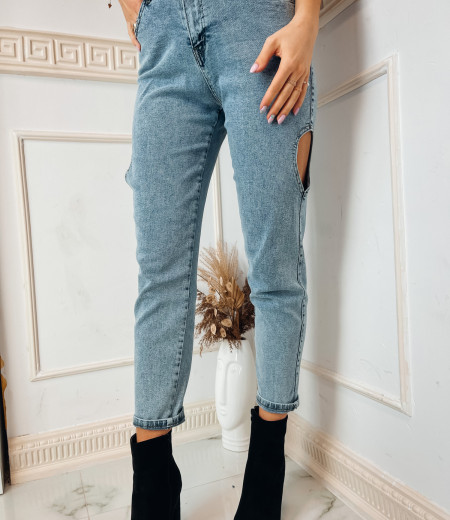 Spodnie jeansowe z fantazyjnym pęknięciem po bokach nogawek