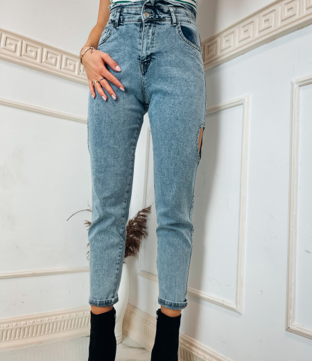 Spodnie jeansowe z fantazyjnym pęknięciem po bokach nogawek 3