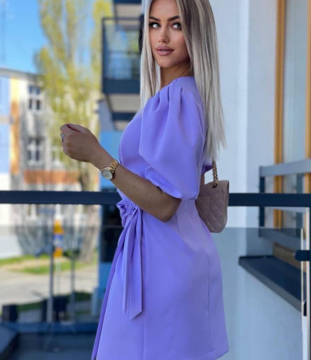 Elegancka sukienka kopertowa z krótkimi, bufkowymi rękawami purple 2