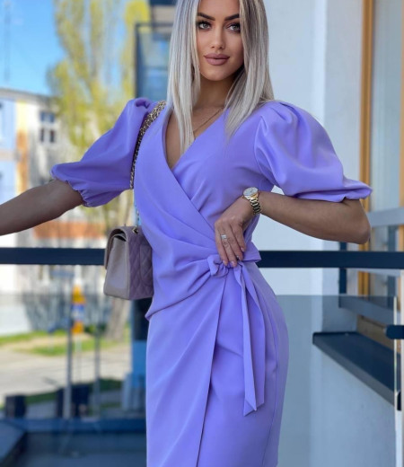 Elegancka sukienka kopertowa z krótkimi, bufkowymi rękawami purple 3
