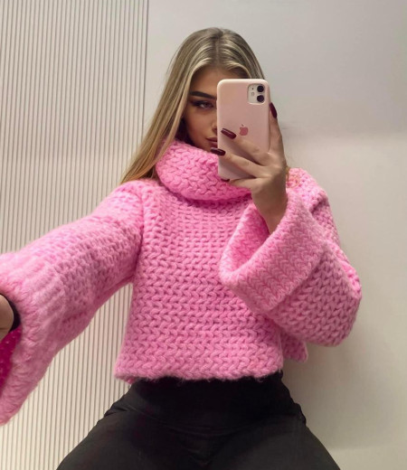 Różowy sweter typu golf 1