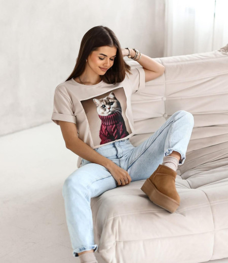 T-shirt beżowy z natrukiem Kitty 1