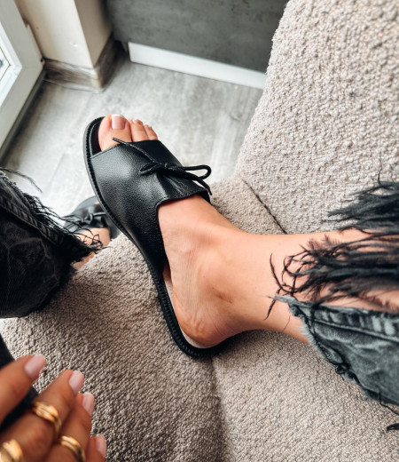 Klapki Amie black 2